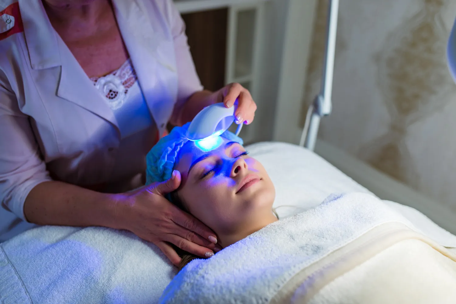Blue light therapy benefits