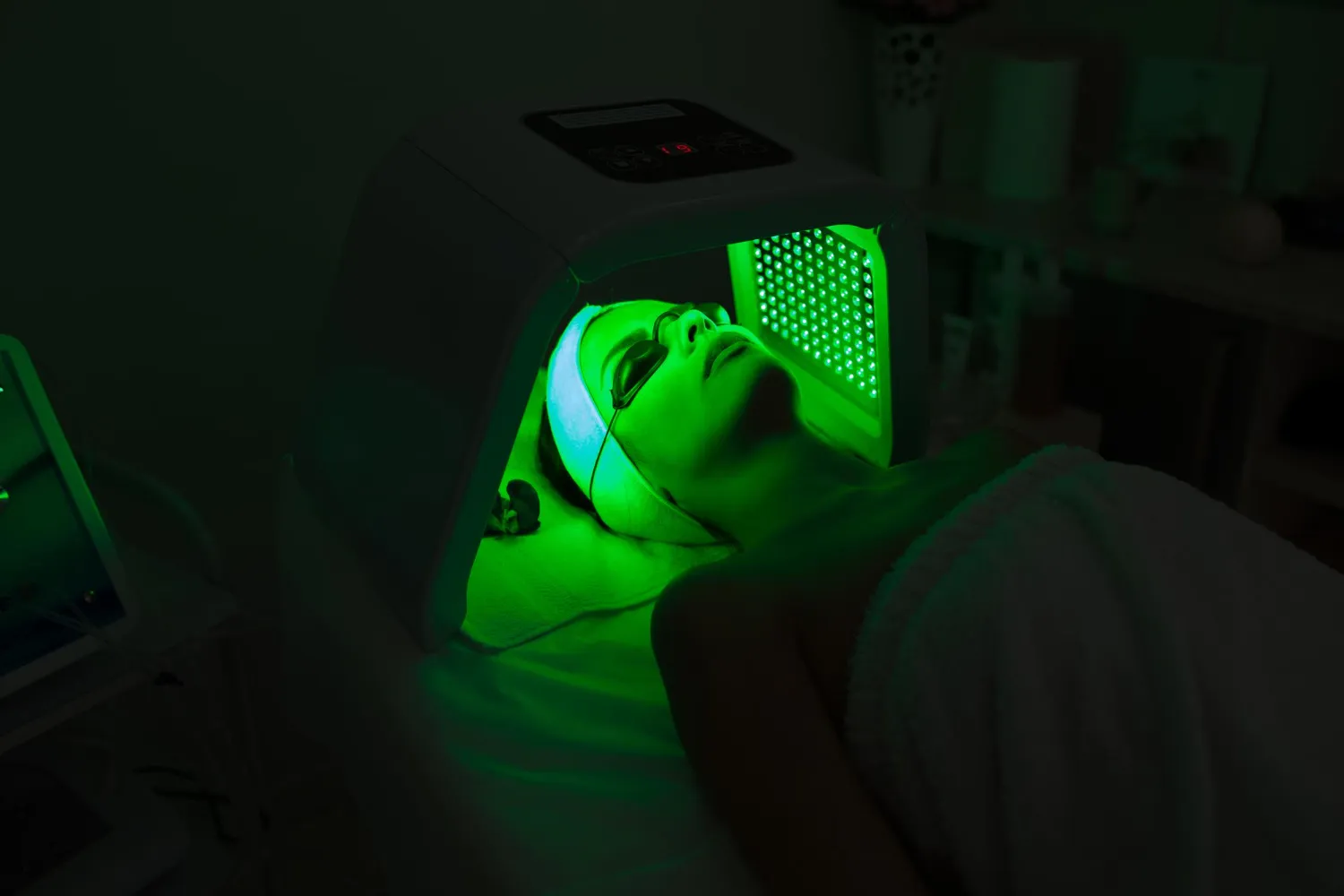 green led light therapy